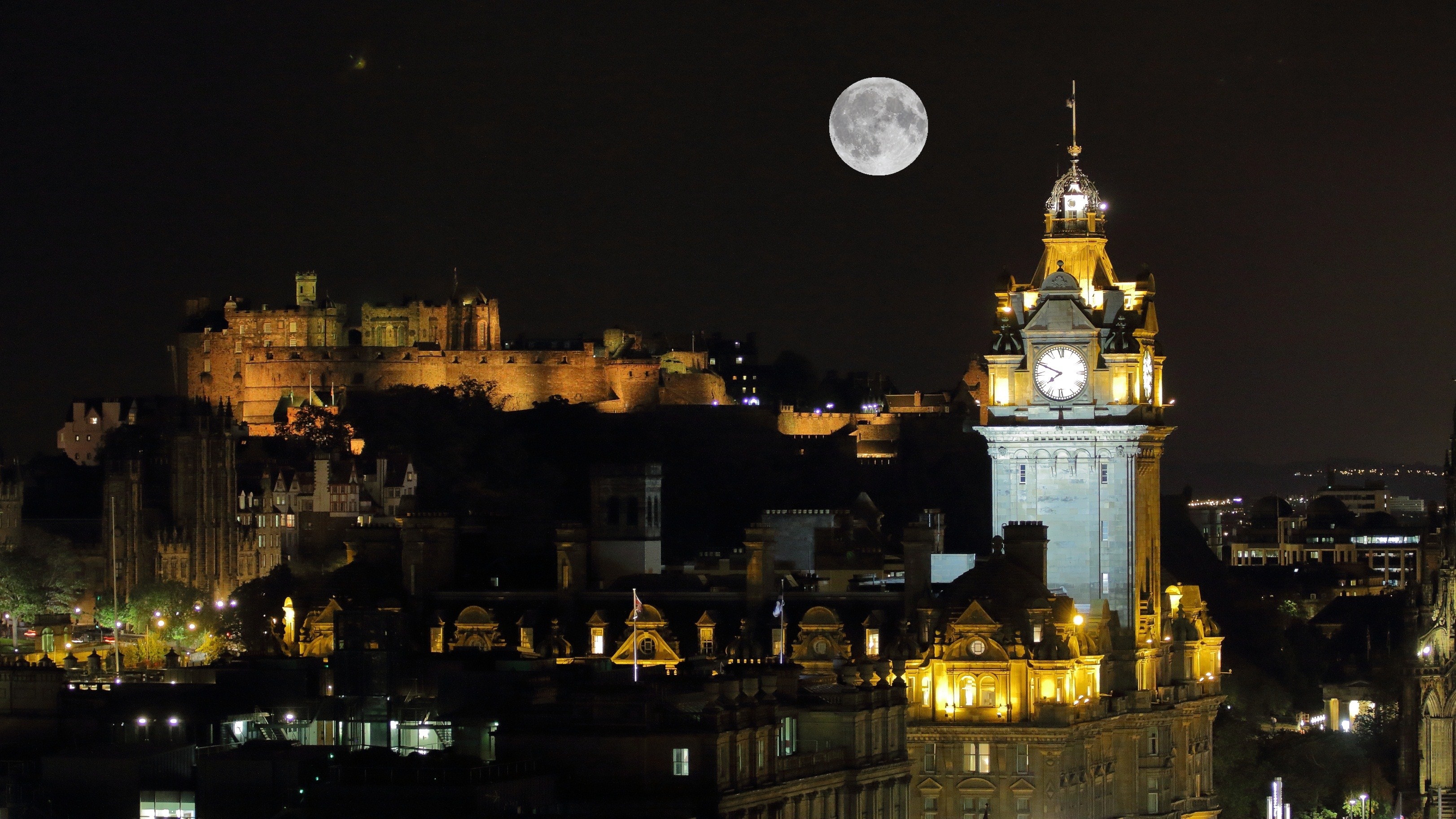 Edinburgh at night